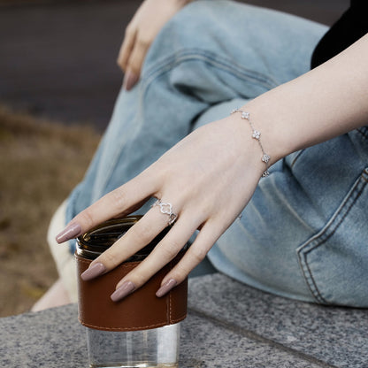 [Regalia jewelry]Four-Leaf Clover Hollow Butterfly Bracelet