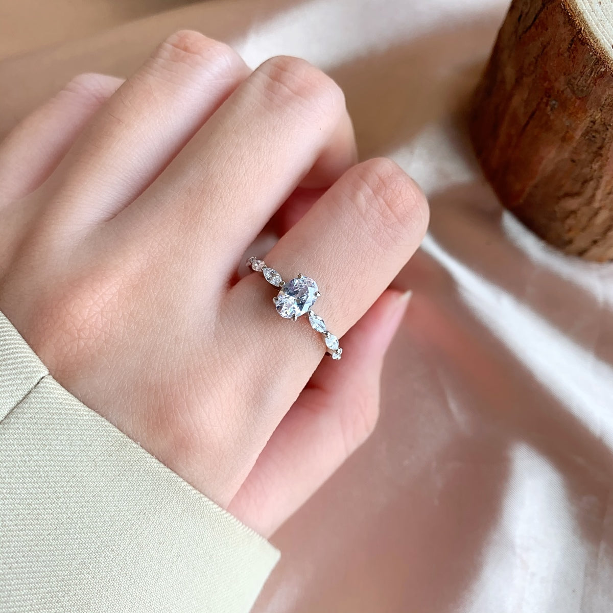 [Regalia jewelry]0.75 Carat Luxurious Vibrant Elongated Cushion Cut Daily Ring