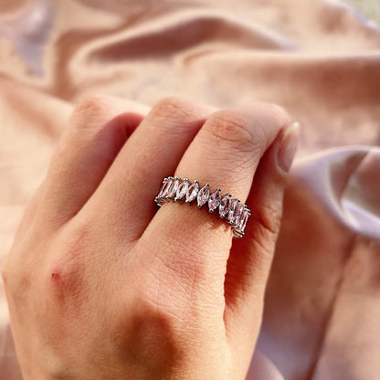 [Regalia jewelry]Gorgeous Marquise Cut Tennis Ring