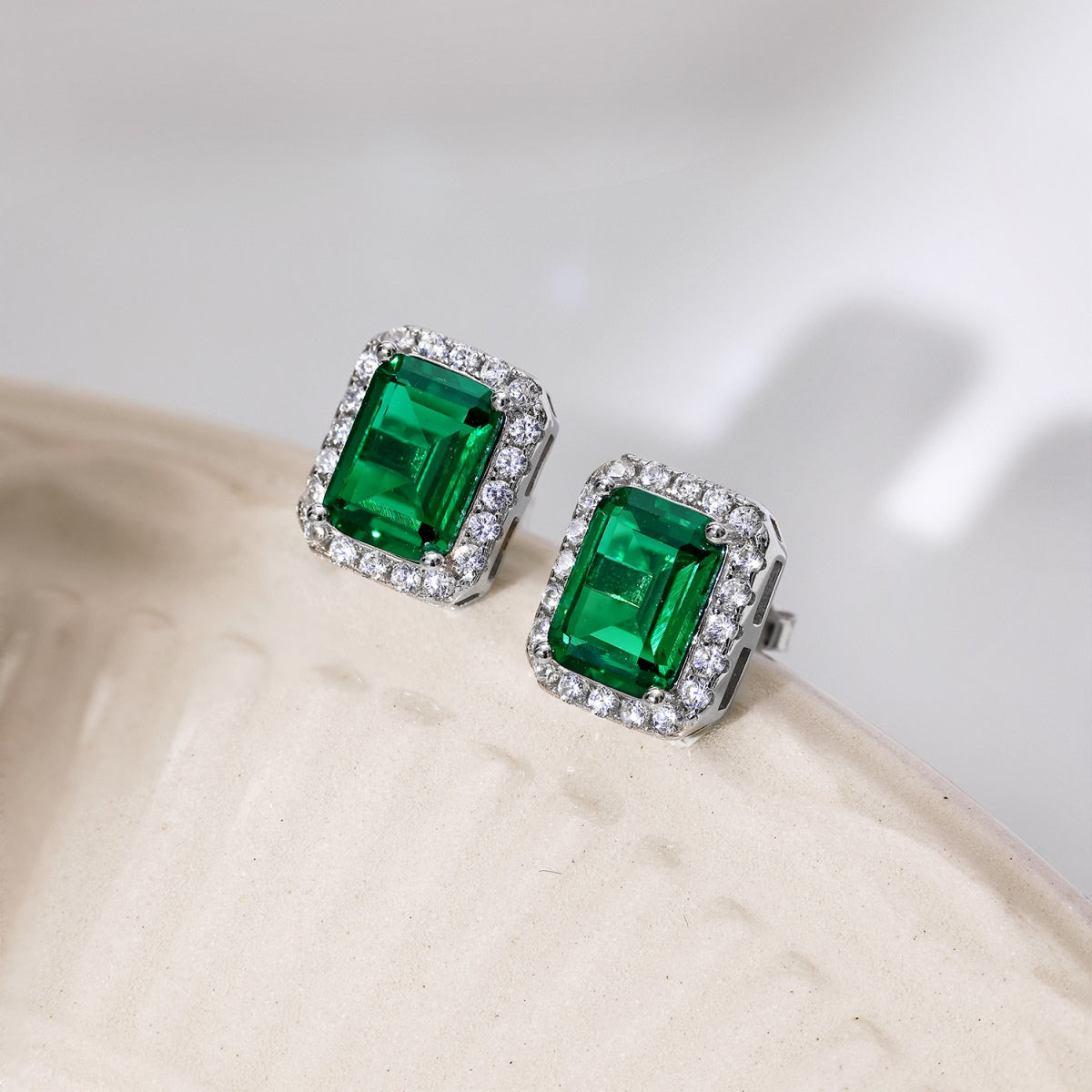 [Regalia jewelry]Luxurious Dainty Emerald Cut Banquet Earrings
