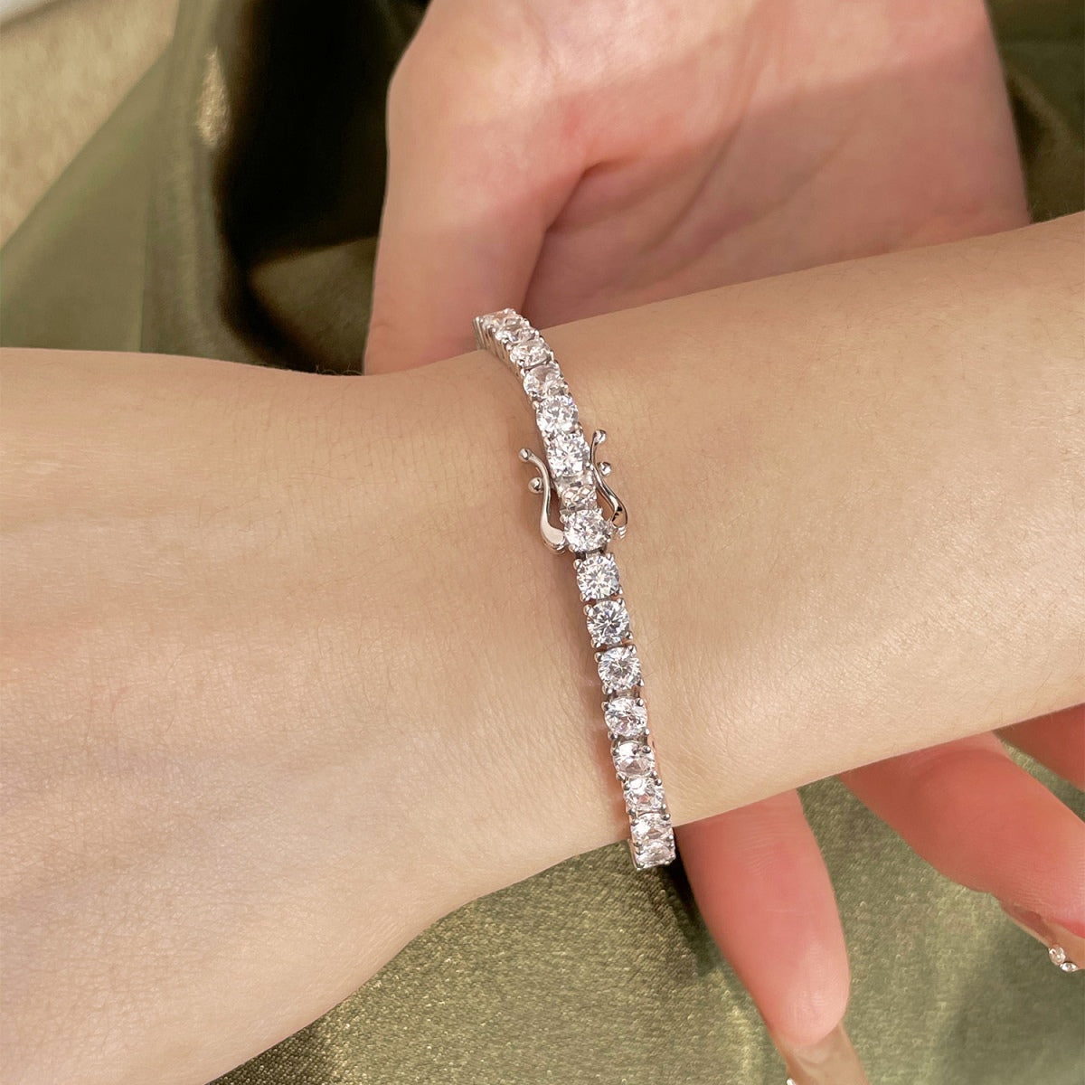 [Regalia jewelry]Luxurious Ornate Round Cut Tennis Bracelet