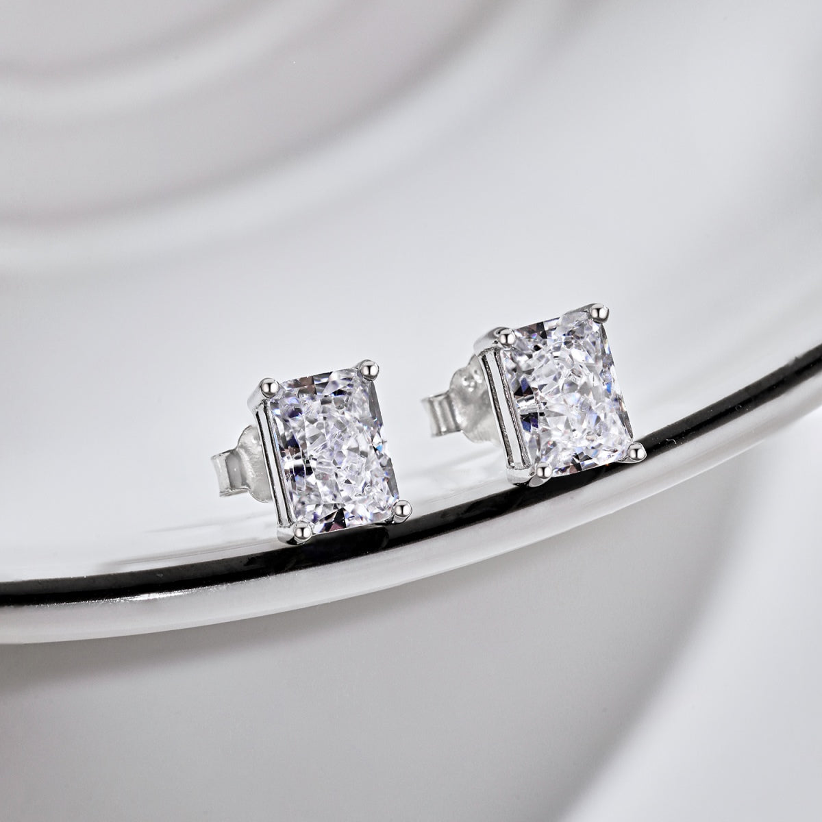 [Regalia jewelry]Radiant Luxurious Princess Cut Daily Earrings