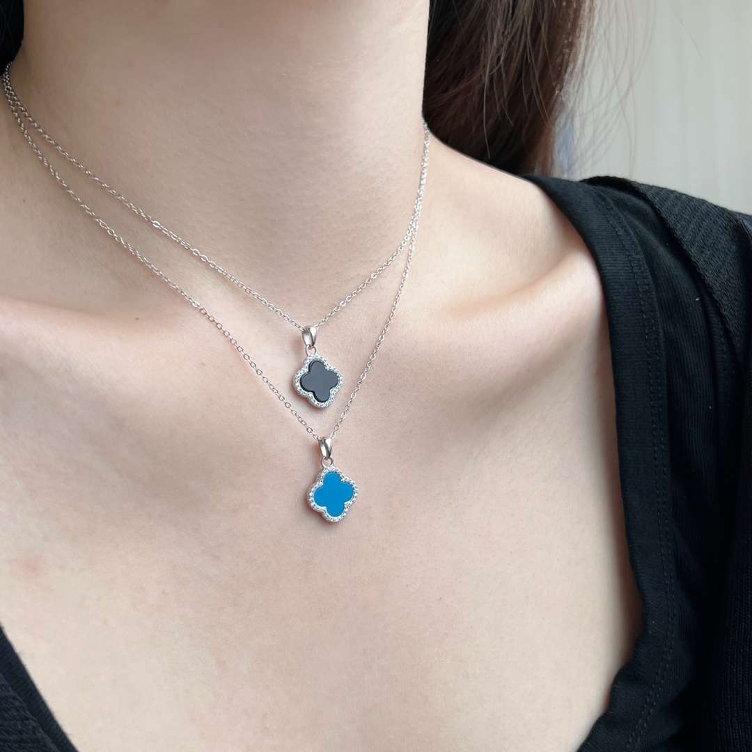 [Regalia jewelry]Dainty Flower Shape Necklace