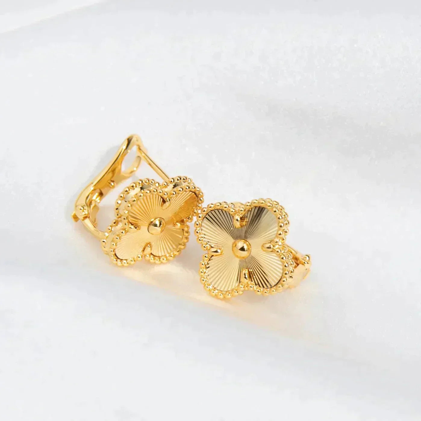 [Regalia jewelry]CLOVER MEDIUM 1 MOTIFS LASER EARRINGS