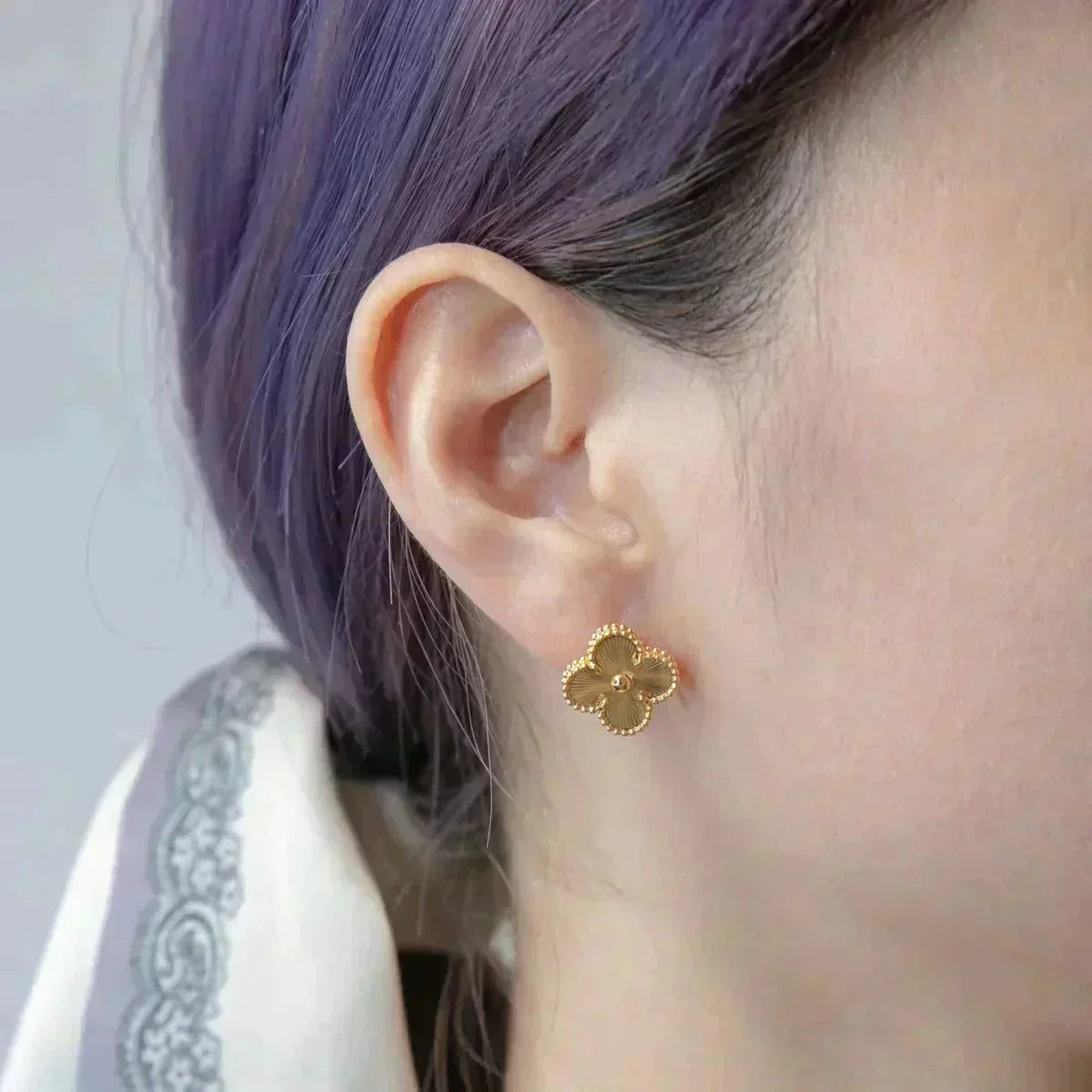 [Regalia jewelry]CLOVER MEDIUM 1 MOTIFS LASER EARRINGS