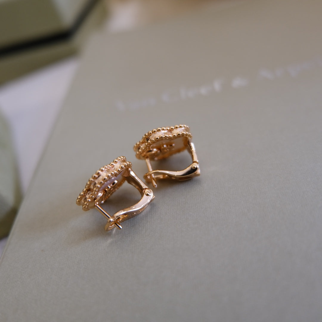 [Regalia jewelry]LUCKY PINK GOLD WHITE MOP EARRINGS