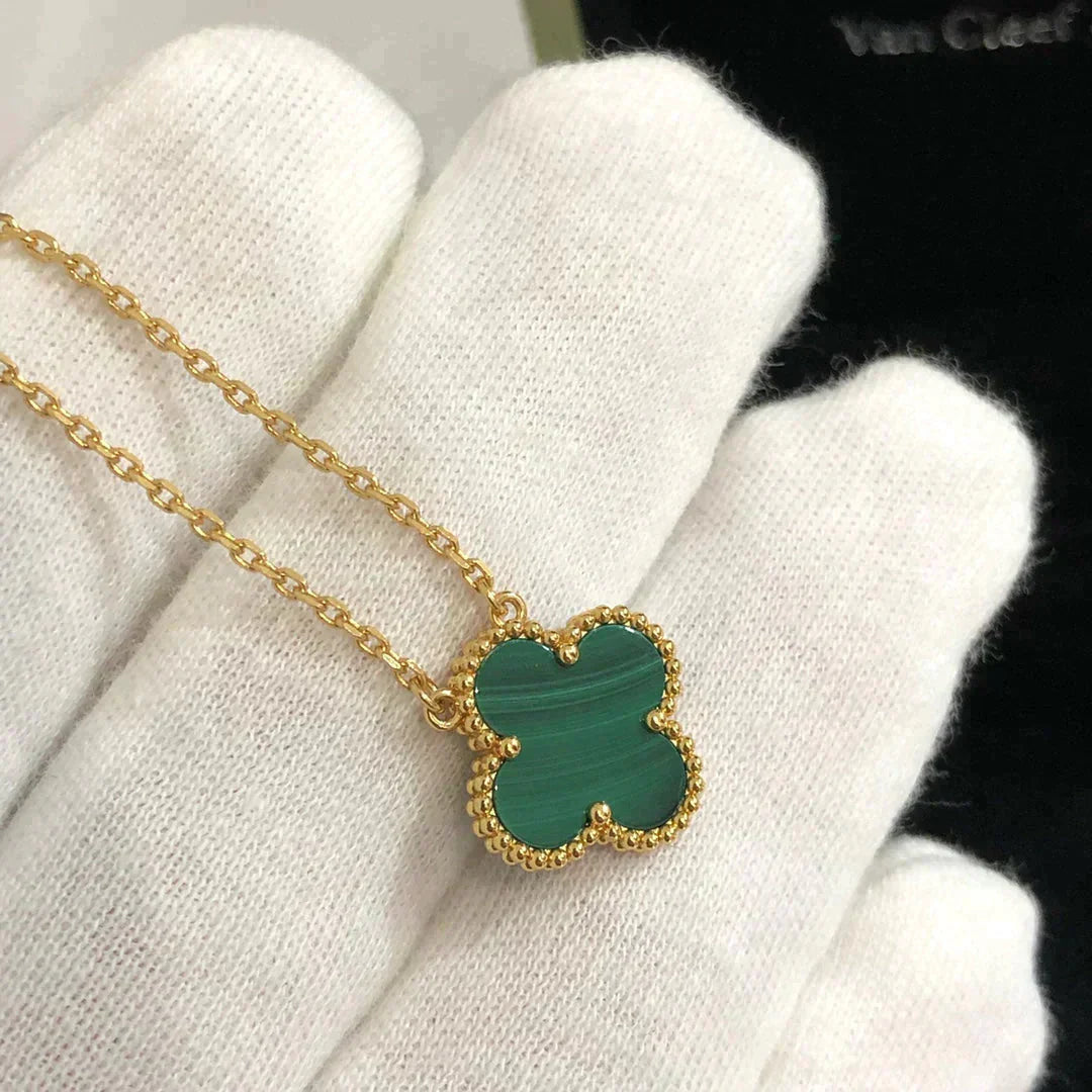 [Regalia jewelry]CLOVER 15MM MALACHITE SINGLE FLOWER  NECKLACE