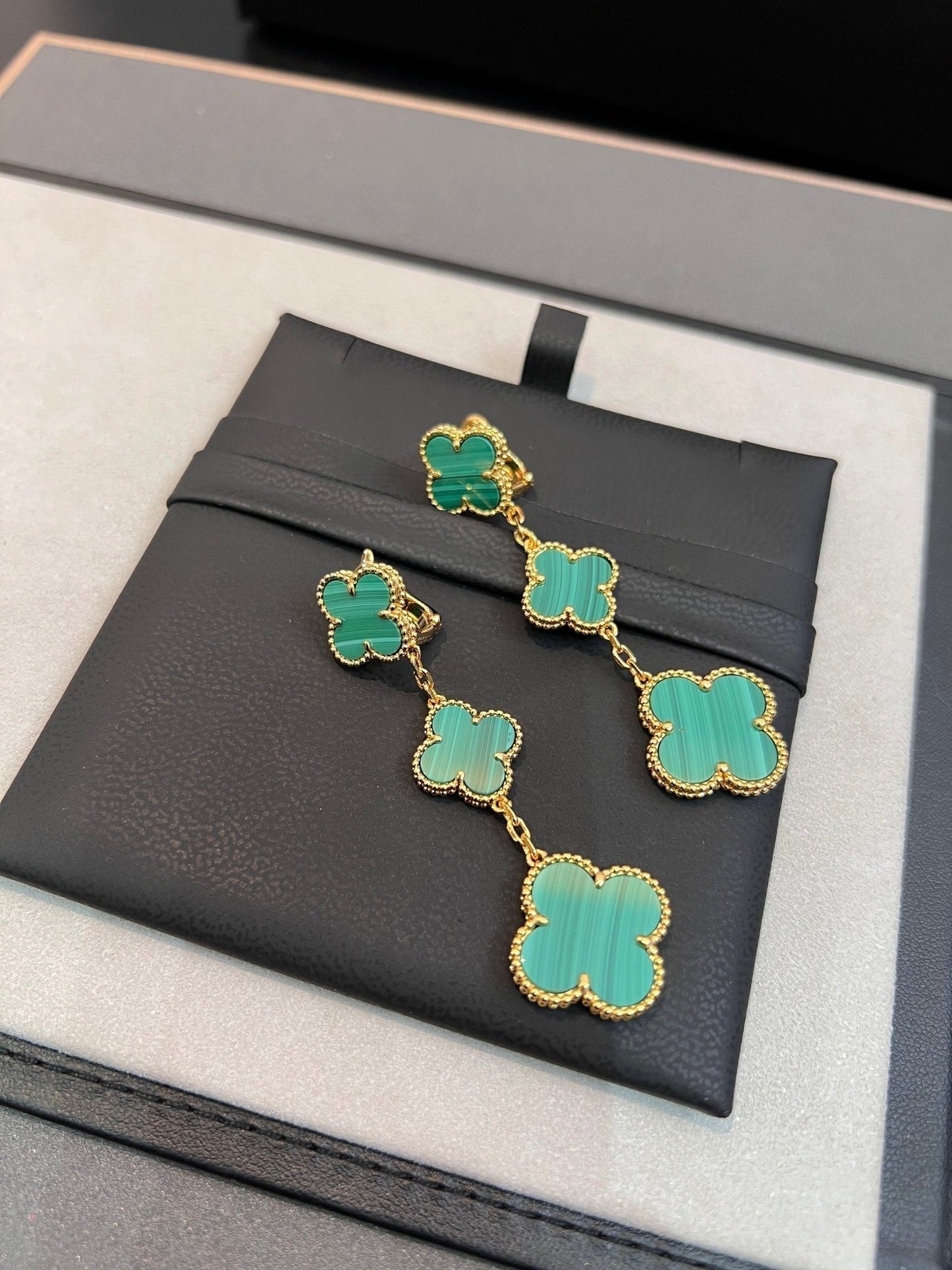 [Regalia jewelry]CLOVER MALACHITE 3 MOTIFS GOLD