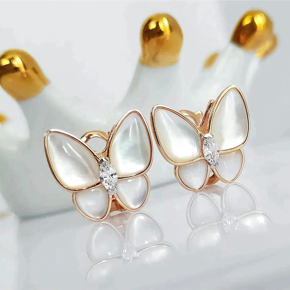 [Regalia jewelry]BUTTERFLY MOP DIAMOND EARRINGS