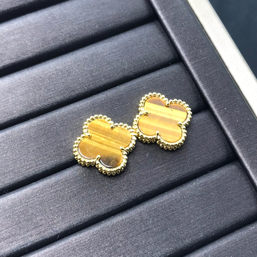 [Regalia jewelry]CLOVER MEDIUM 1 MOTIFS TIGER EYE EARRINGS