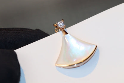 [Regalia jewelry]DREAM NECKLACE WHITE MOP PINK GOLD 1 DIAMOND