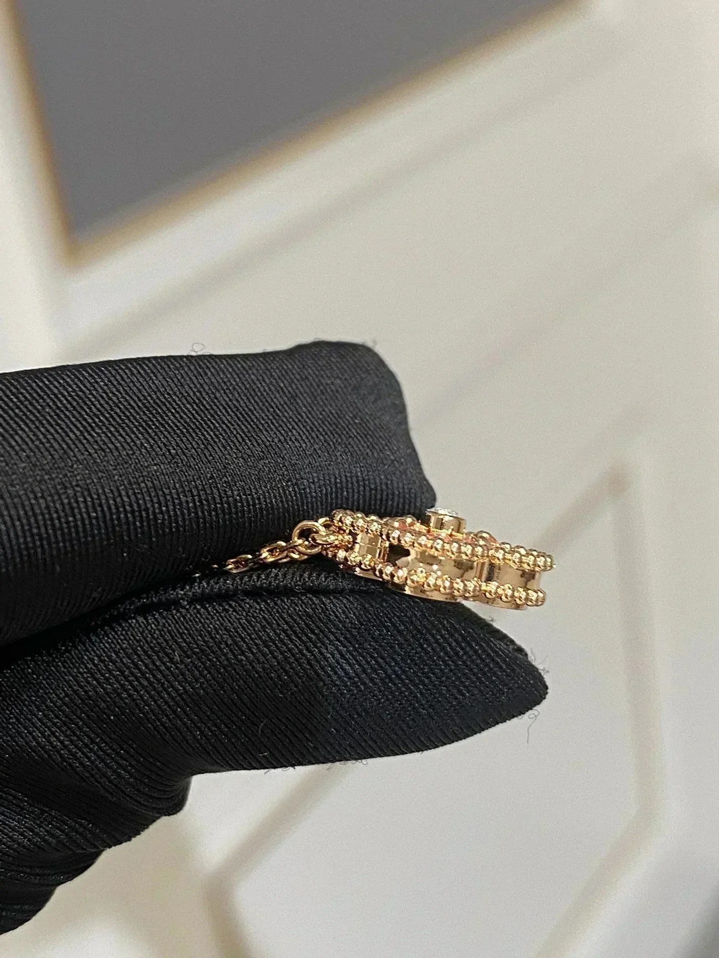 [Regalia jewelry]CLOVER 15MM DIAMOND RHODONITE NECKLACE