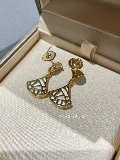 [Regalia jewelry]DREAM MOP 1 DIAMOND EARRINGS