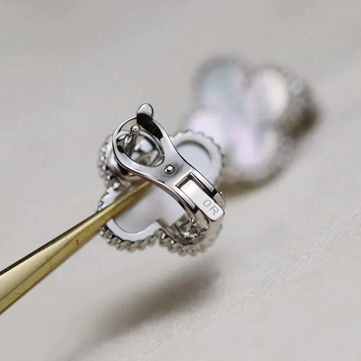 [Regalia jewelry]CLOVER MEDIUM 1 MOTIFS  WHITE MOP EARRINGS SILVER