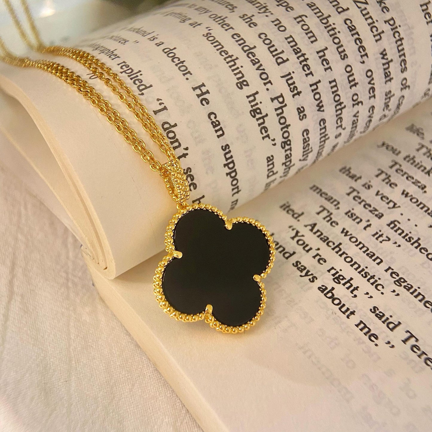 [Regalia jewelry]CLOVER 25MM NECKLACE GOLD ONYX