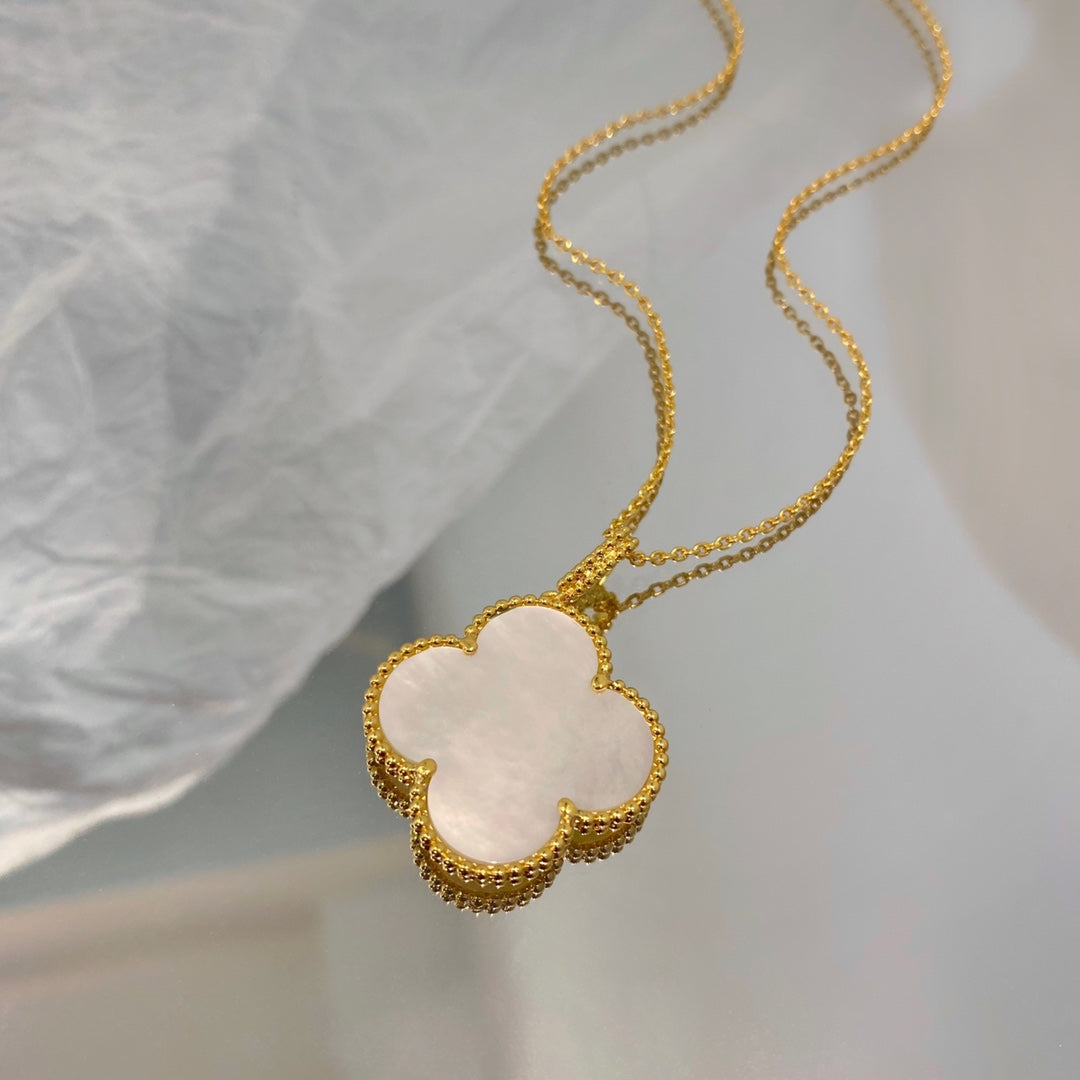 [Regalia jewelry]CLOVER 25MM MOP LARGE PENDANT NECKLACE