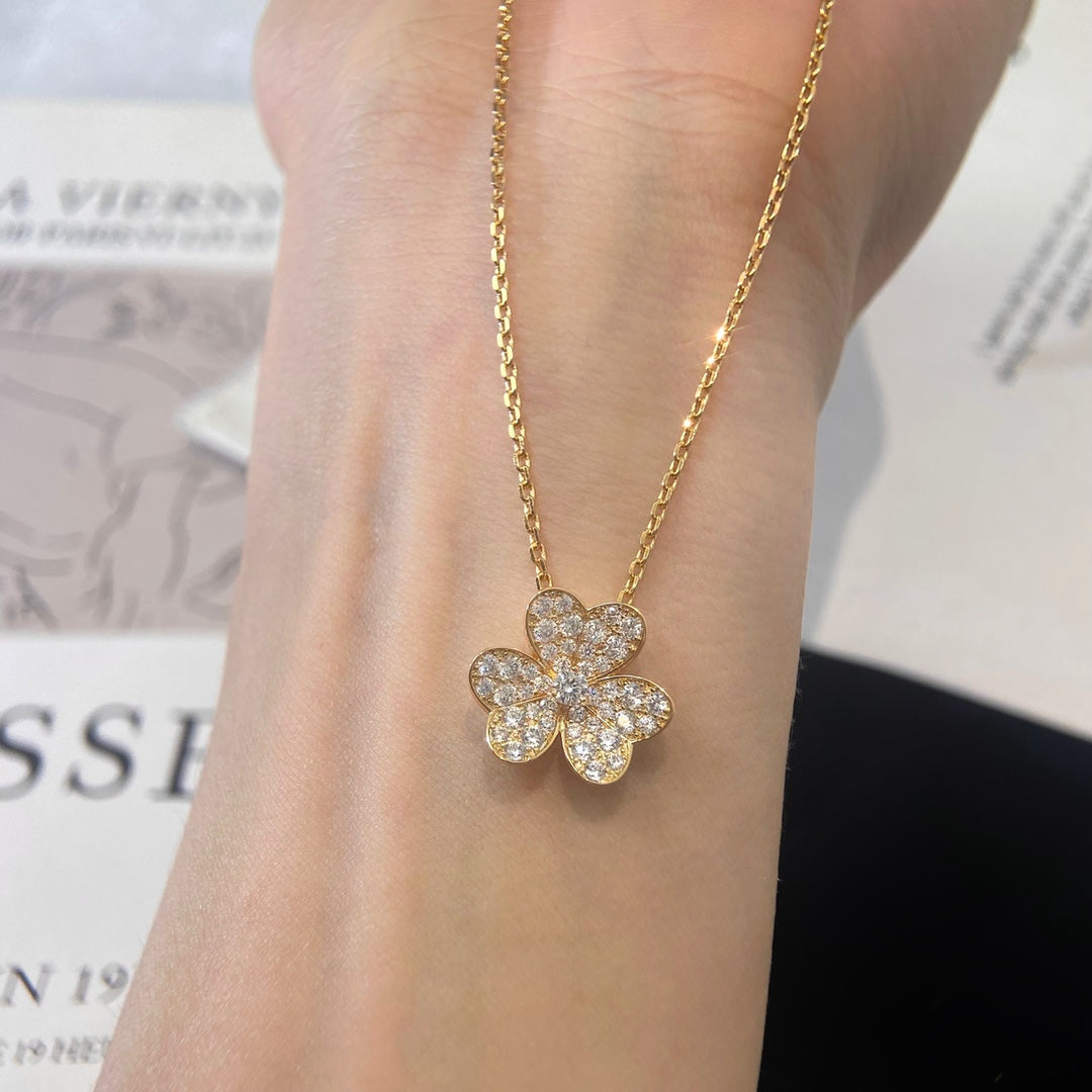 [Regalia jewelry]FLOWER DIAMOND NECKLACE