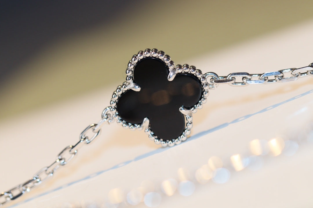 [Regalia jewelry]CLOVER 20 MOTIFS ONYX DIAMOND SILVER