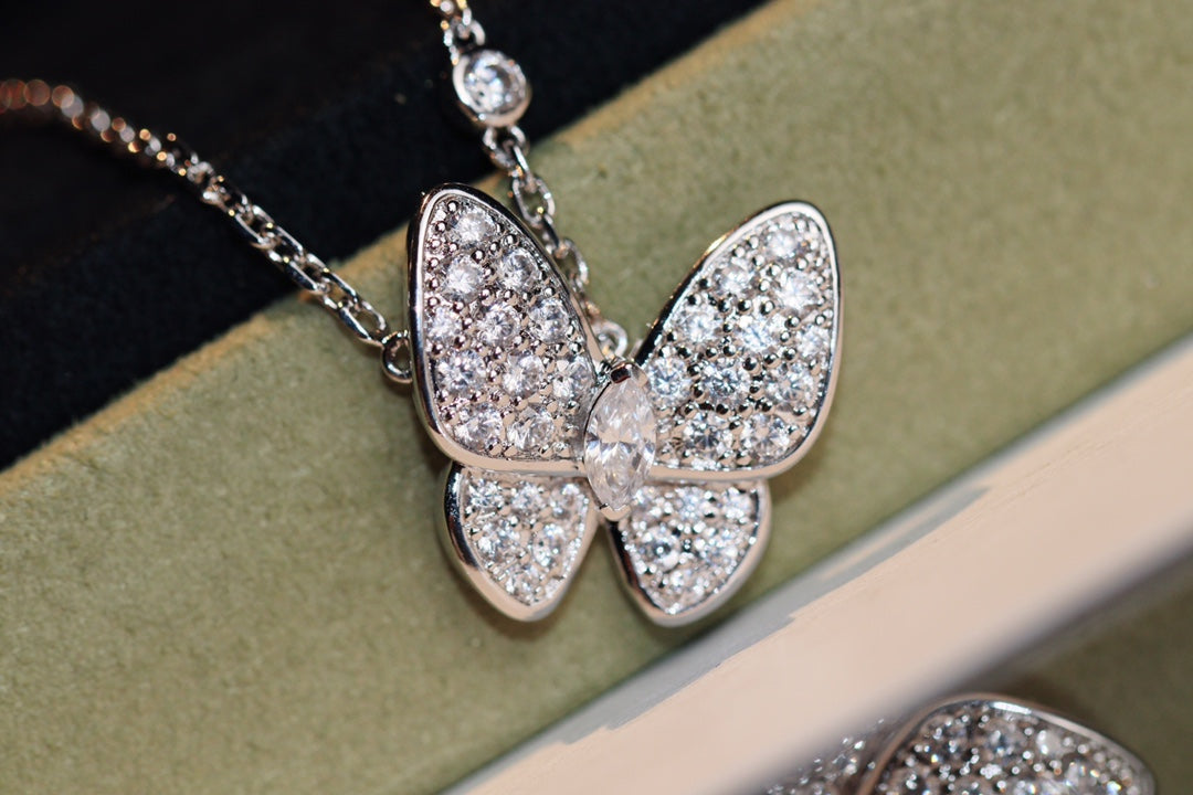 [Regalia jewelry]BUTTERFLY DIAMOND NECKLACE