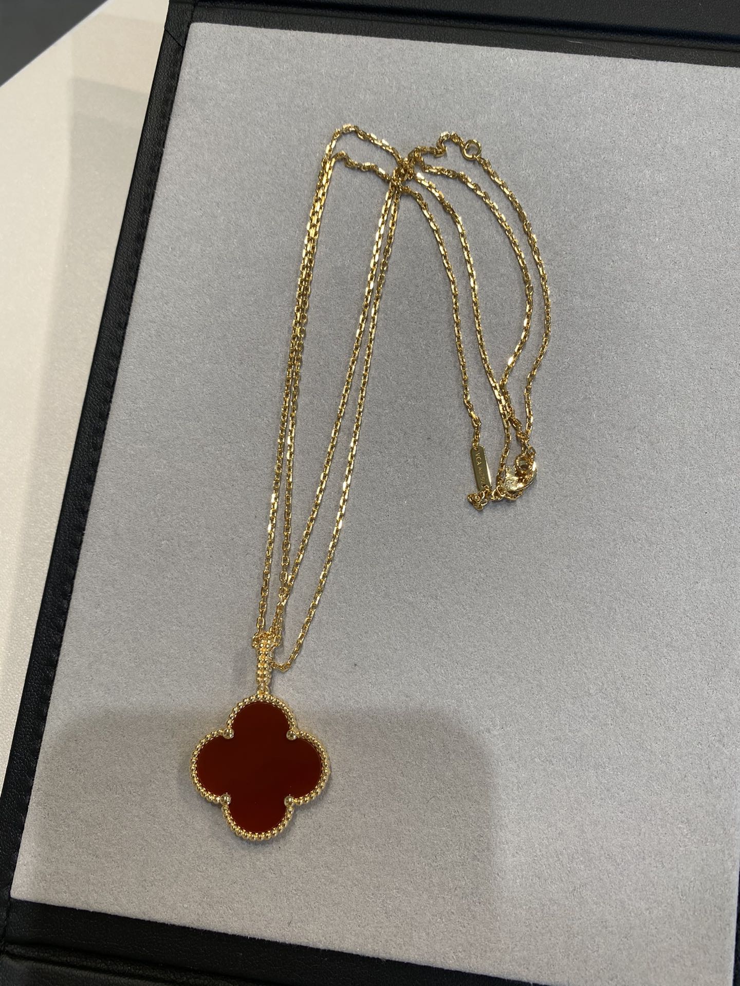 [Regalia jewelry]CLOVER 25MM NECKLACE GOLD CARNELIAN