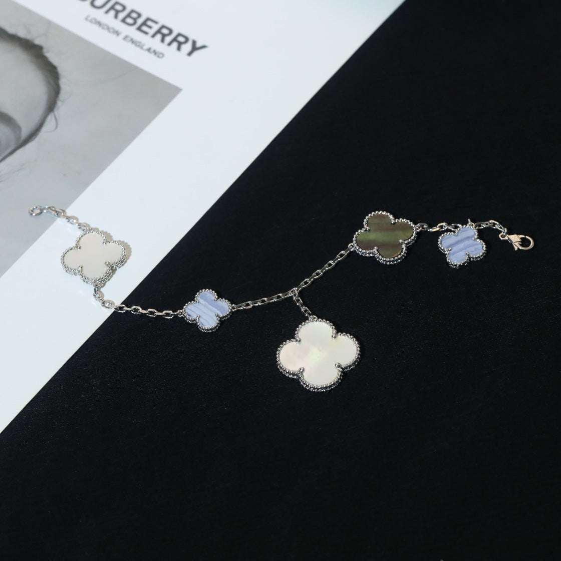 [Regalia jewelry]CLOVER BRACELET 5 MOTIFS MOP CHALCEDONY SILVER