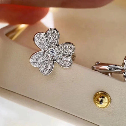 [Regalia jewelry]CLOVER COMOS DIAMOND EARRINGS SILVER