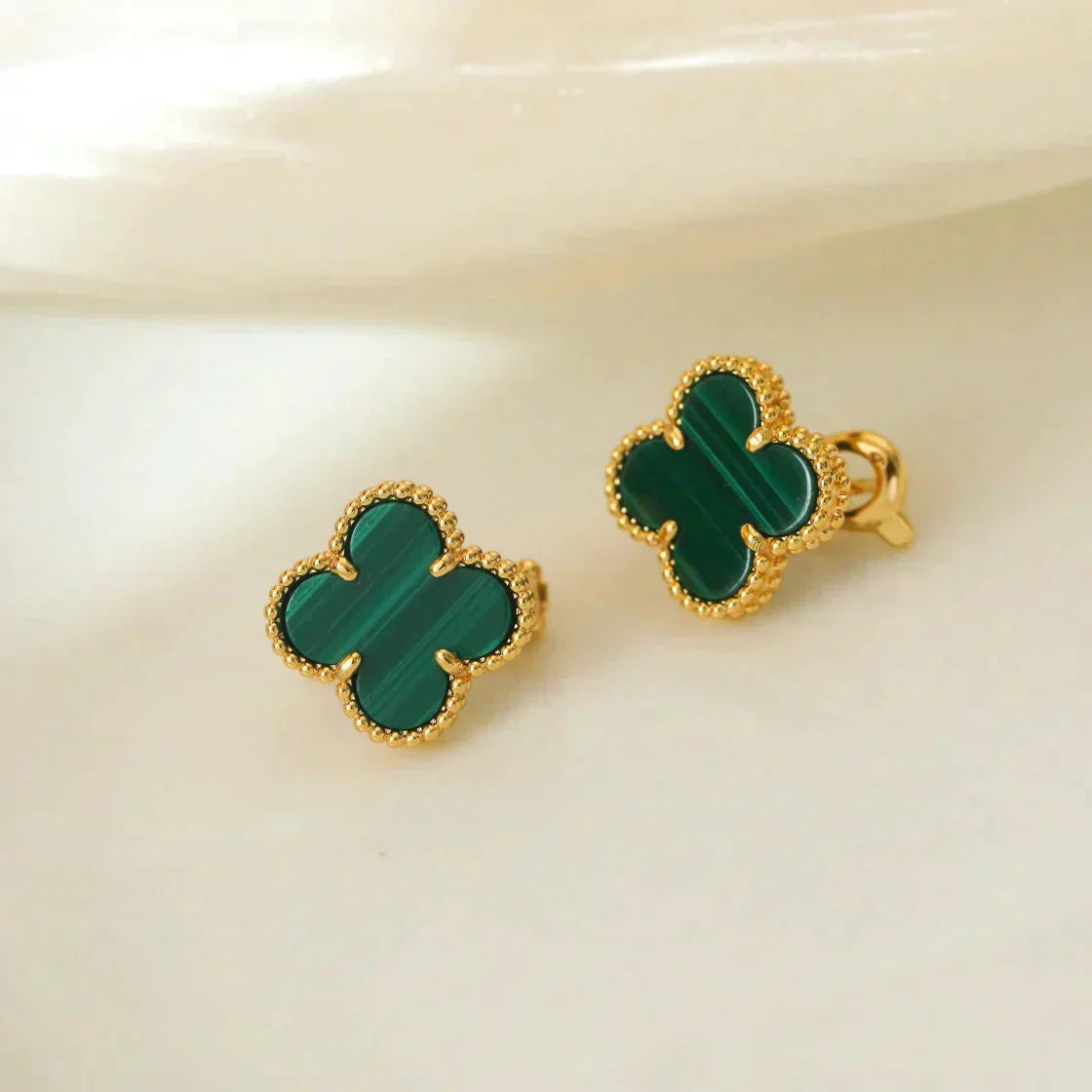 [Regalia jewelry]CLOVER MEDIUM 1 MOTIFS MALACHITE  EARRINGS