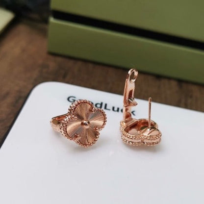 [Regalia jewelry]CLOVER MEDIUM STUD EARRINGS
