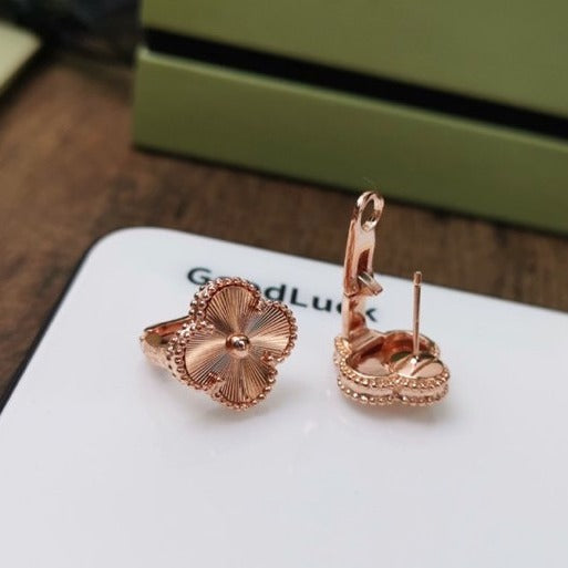 [Regalia jewelry]CLOVER MEDIUM STUD EARRINGS