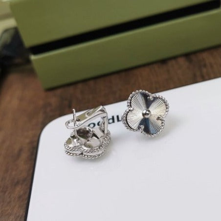 [Regalia jewelry]CLOVER MEDIUM STUD EARRINGS