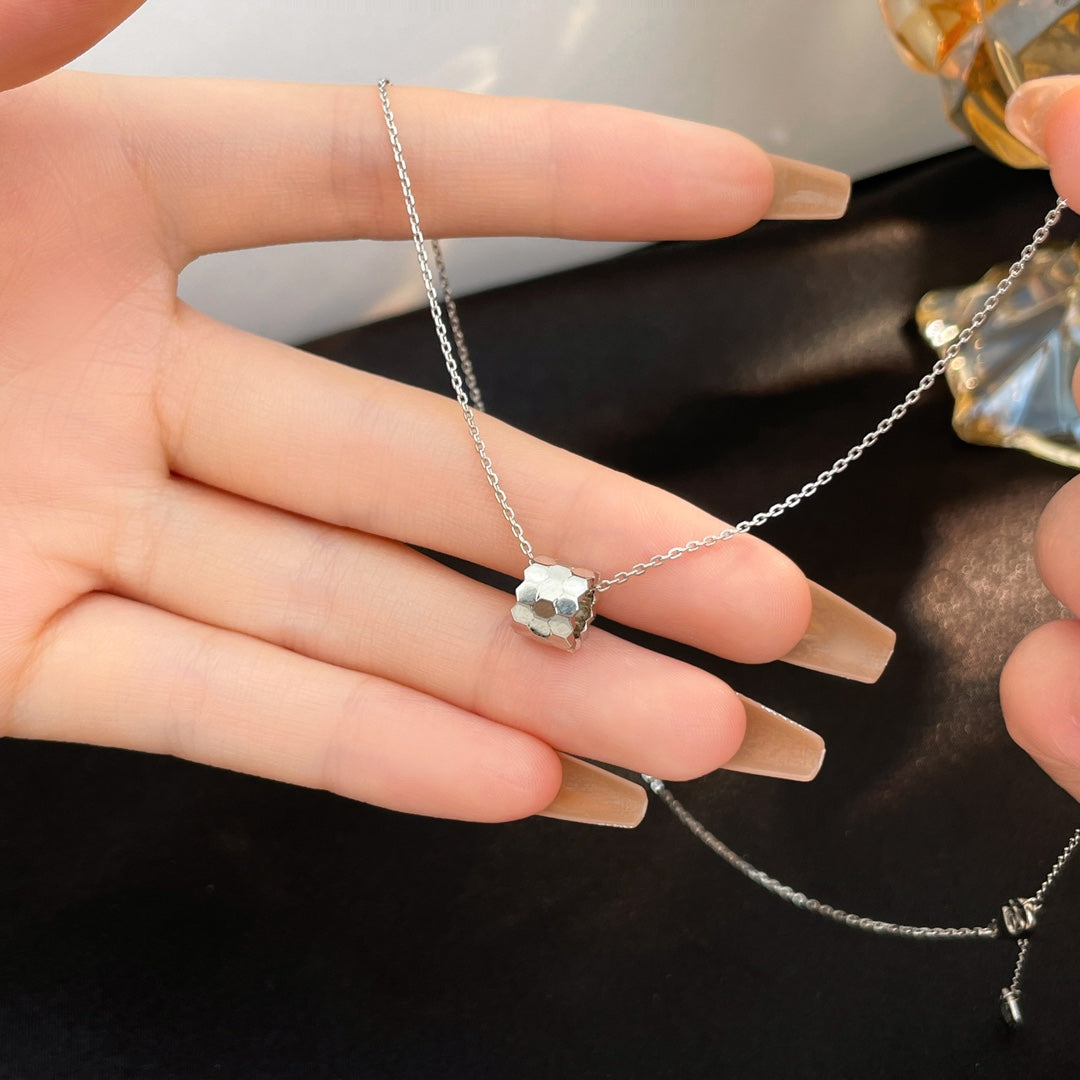 [Regalia jewelry]BEE MINI NECKLACE