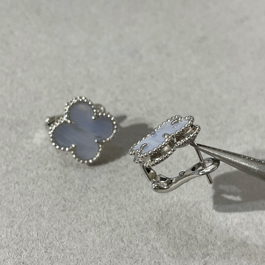 [Regalia jewelry]CLOVER CHALCEDONY SILVER STUD EARRINGS