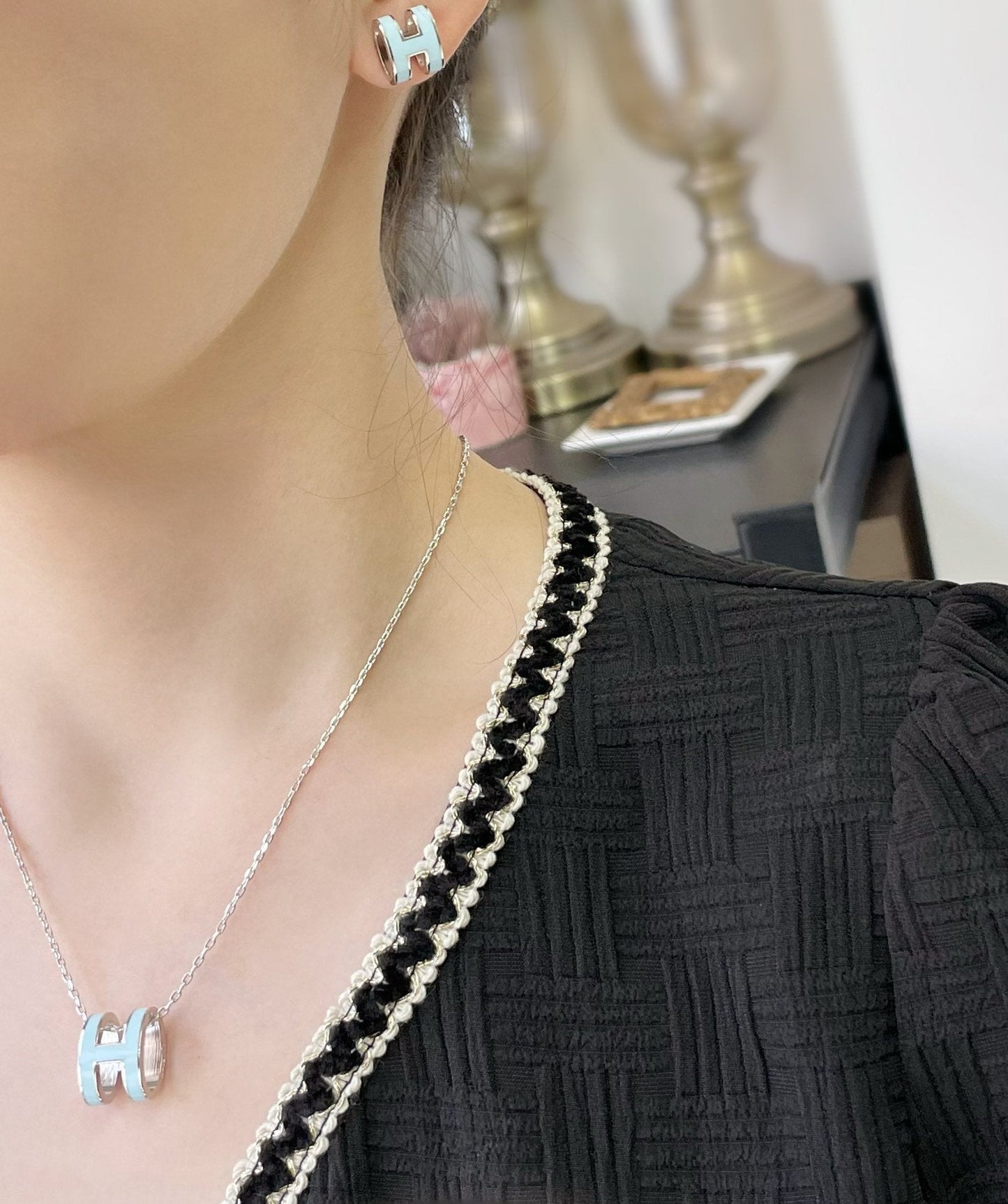 [Regalia jewelry]POP H SKY BLUE STUD EARRINGS