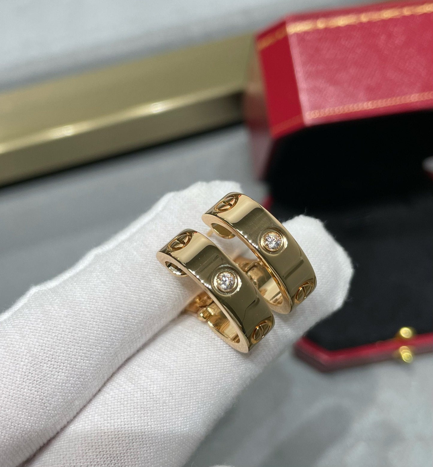 [Regalia jewelry]LOVE 5.5MM 1 DIAMOND EARRINGS