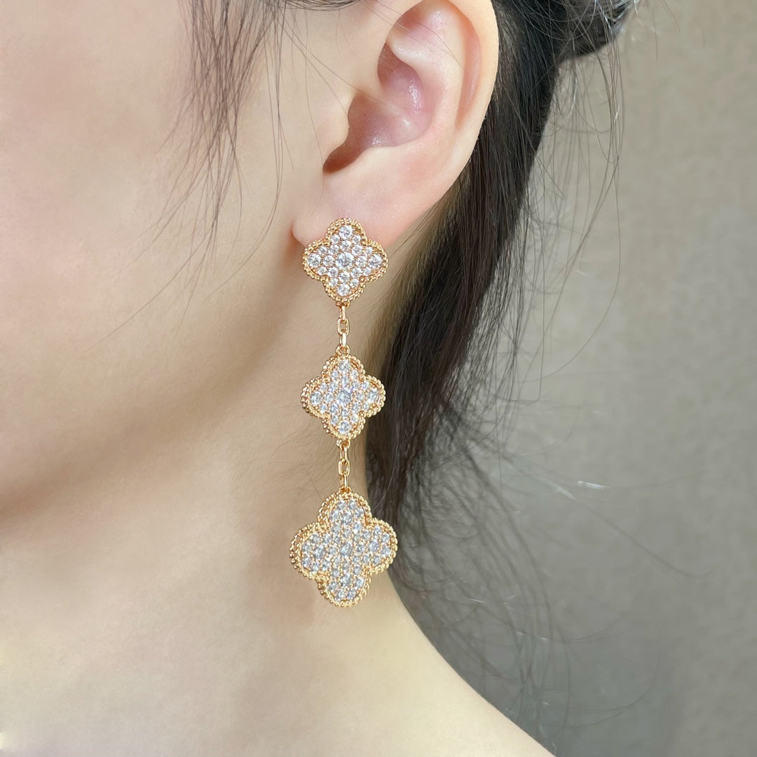 [Regalia jewelry]CLOVER 3 MOTIFS DIAMOND PAVED ROSE GOLD EARRINGS