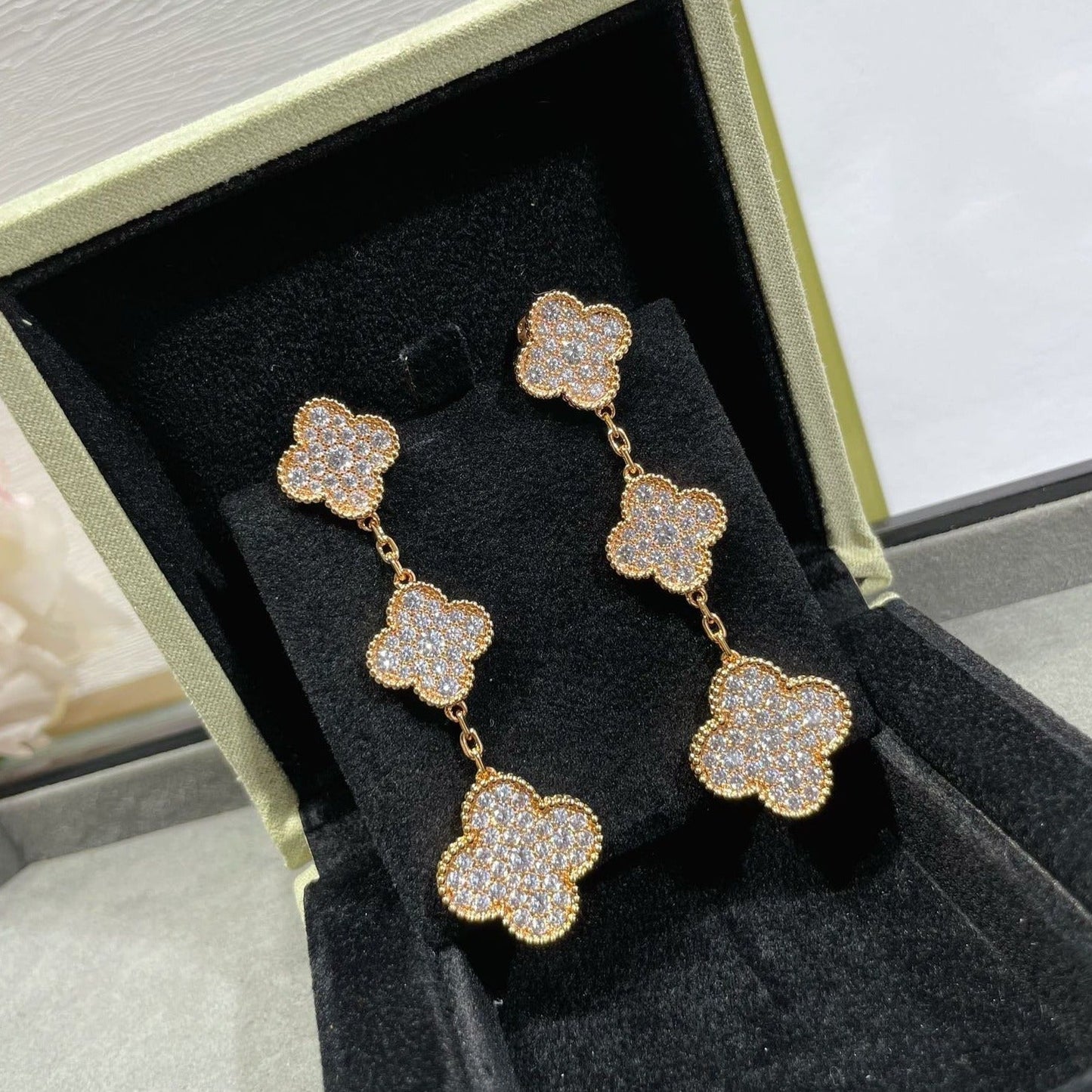 [Regalia jewelry]CLOVER 3 MOTIFS DIAMOND PAVED ROSE GOLD EARRINGS