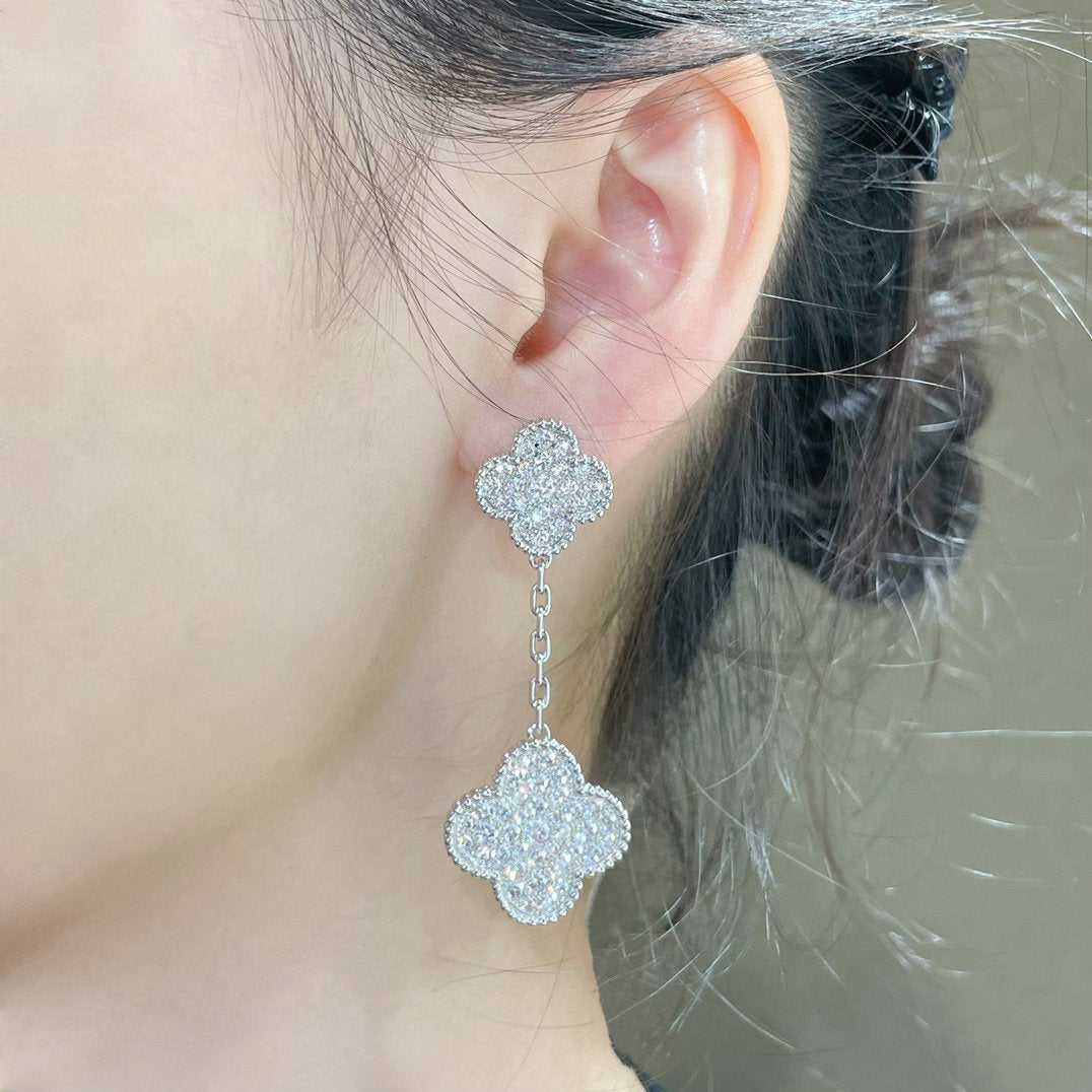 [Regalia jewelry]CLOVER 2 MOTIFS DIAMOND PAVED SILVER EARRINGS