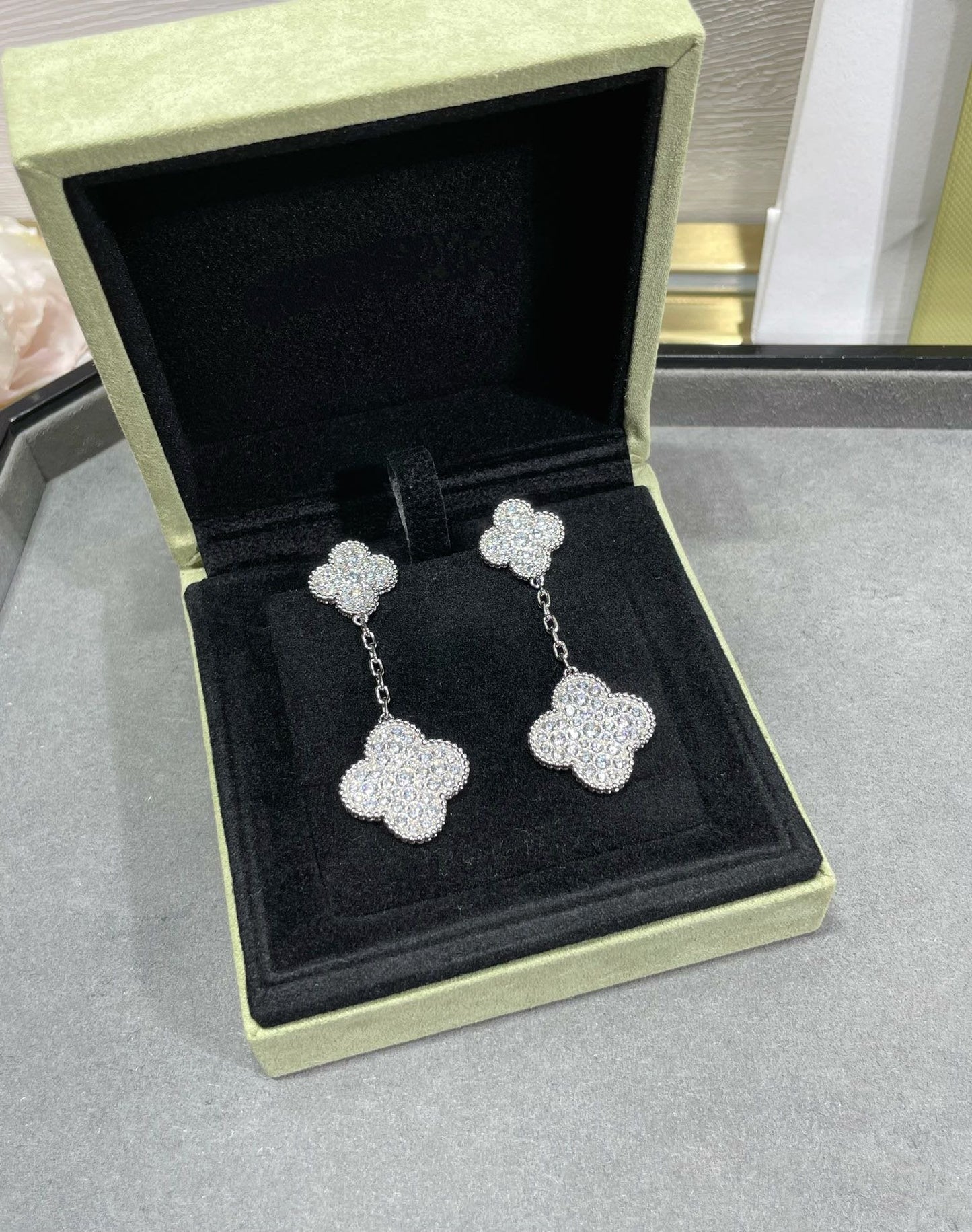 [Regalia jewelry]CLOVER 2 MOTIFS DIAMOND PAVED SILVER EARRINGS