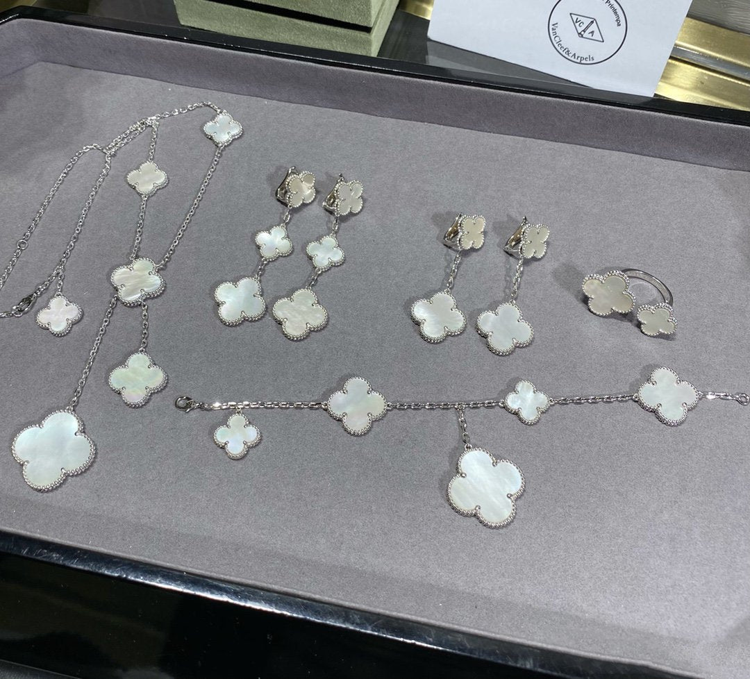 [Regalia jewelry]CLOVER 5 MOTIF WHITE MOP SILVER BRACELET