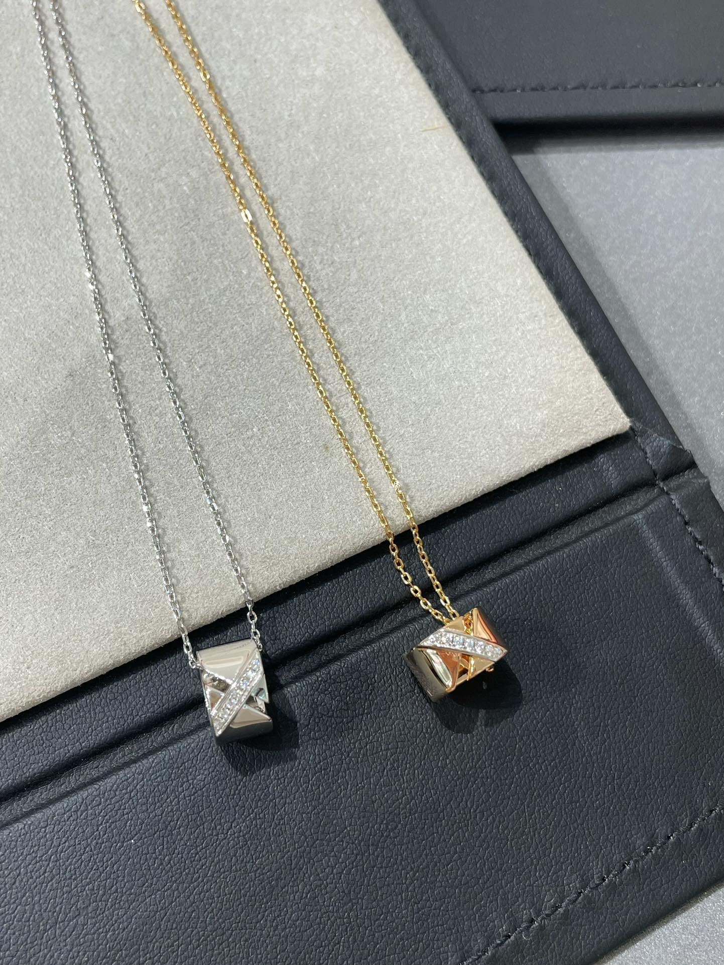 [Regalia jewelry]LIENS EVIDENCE DIAMOND NECKLACE