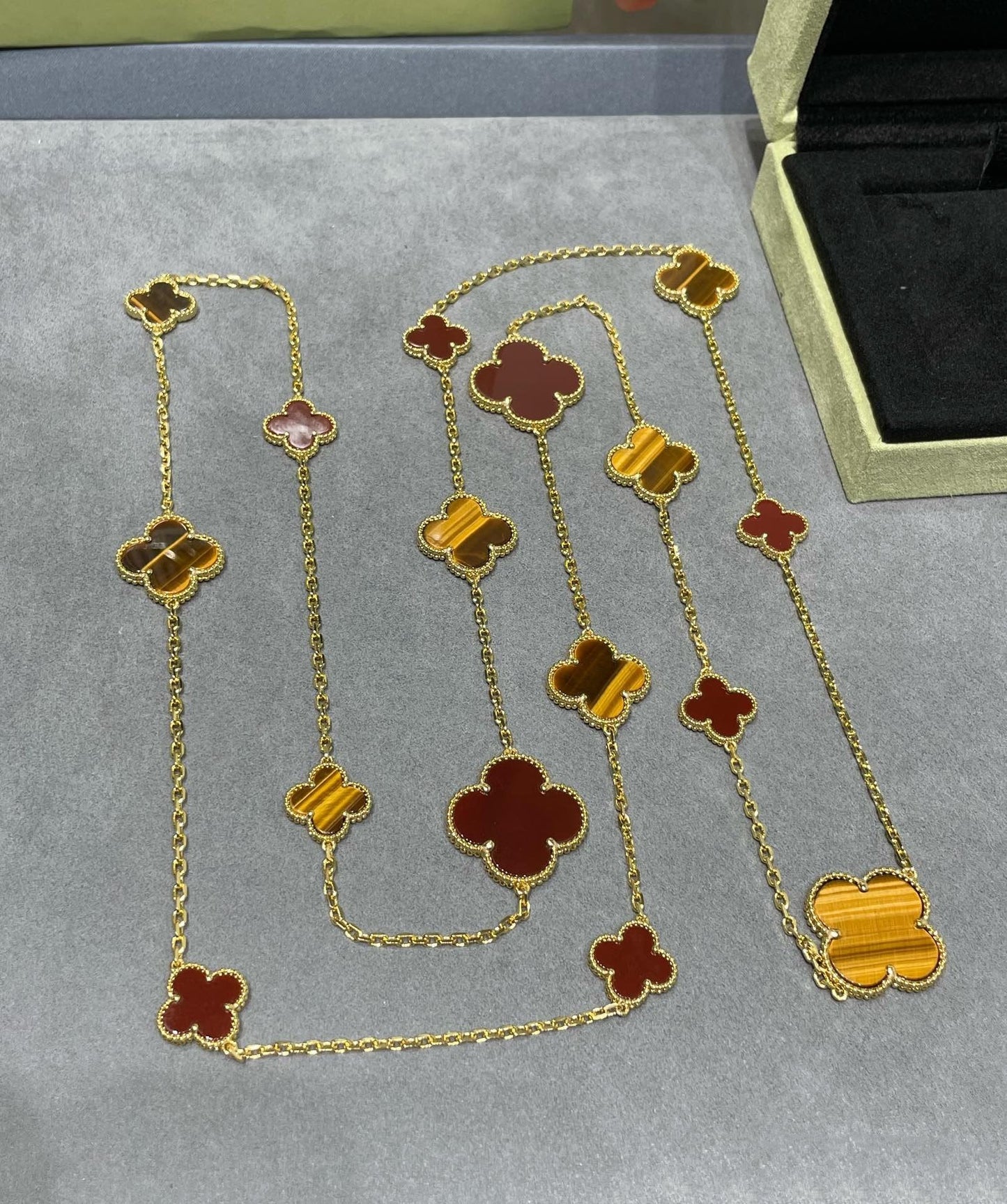 [Regalia jewelry]CLOVER 16 MOTIF CARNELIAN TIGER EYE ROSE GOLD NECKLACE