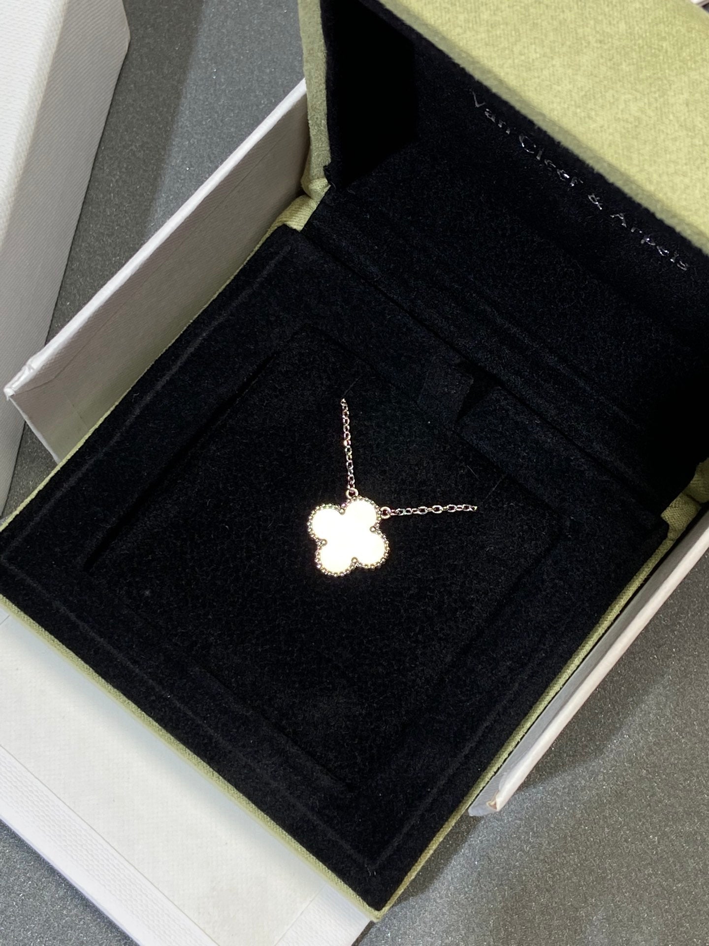 [Regalia jewelry]CLOVER MEDIUM SILVER WHITE MOP NECKLACE