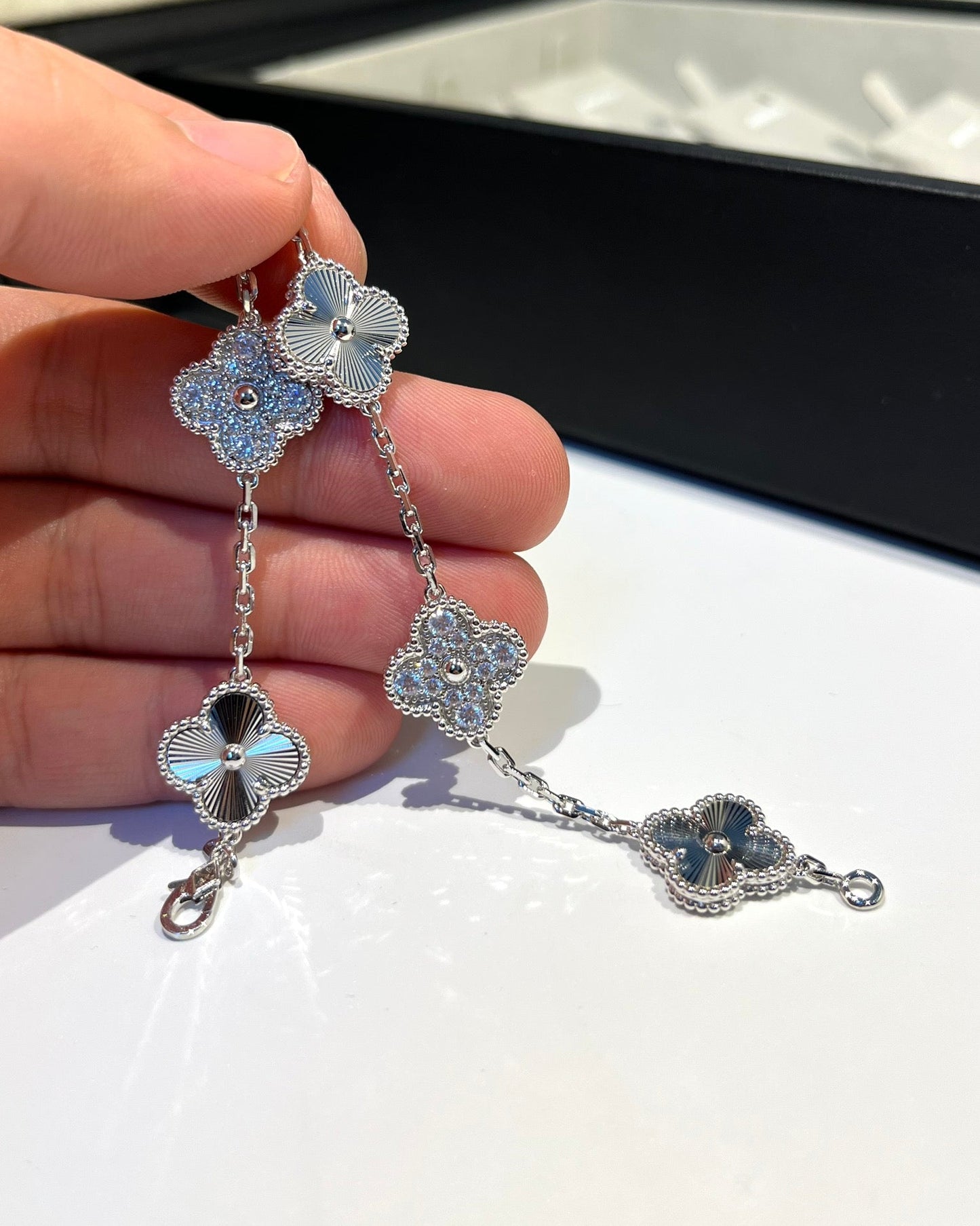 [Regalia jewelry]CLOVER 5 MOTIF SILVER DIAMOND BRACELET