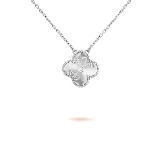 [Regalia jewelry]CLOVER  15MM DIAMOND LASER NECKLACE SILVER
