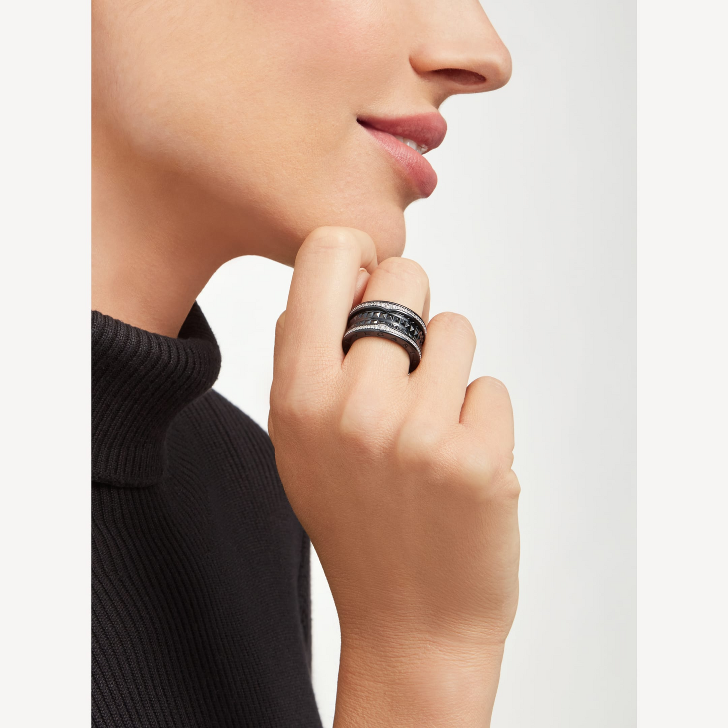 [Regalia jewelry]ZERO 1 ROCK FOUR-BAND BLACK CERAMIC WITH STUDDED SPIRAL AND PAVED DIAMONDS RING