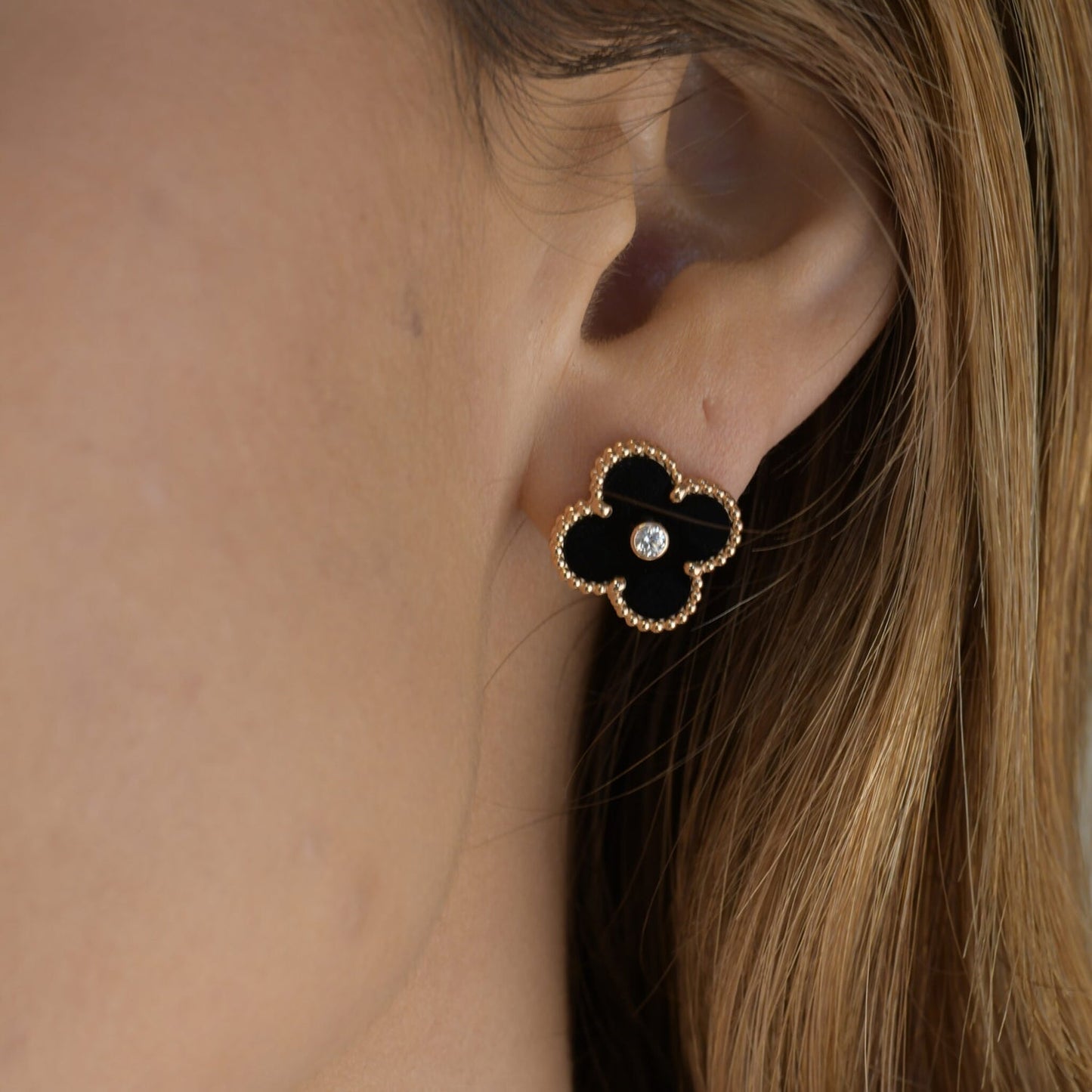 [Regalia jewelry]CLOVER MEDIUM 1 MOTIFS ONYX DIAMOND EARRINGS