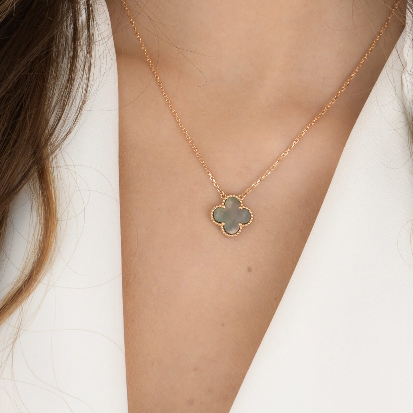 [Regalia jewelry]CLOVER 15MM  GRAY MOTHER OF PEARL NECKLACE