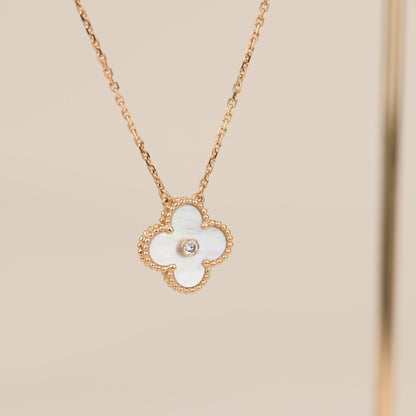 [Regalia jewelry]CLOVER 15MM DIAMOND WHITE FRITILLARIA NECKLACE