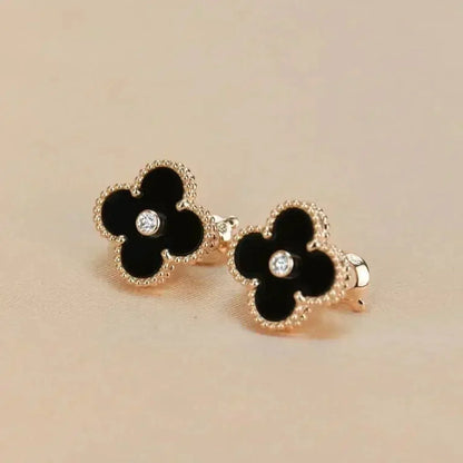 [Regalia jewelry]CLOVER MEDIUM 1 MOTIFS ONYX DIAMOND EARRINGS