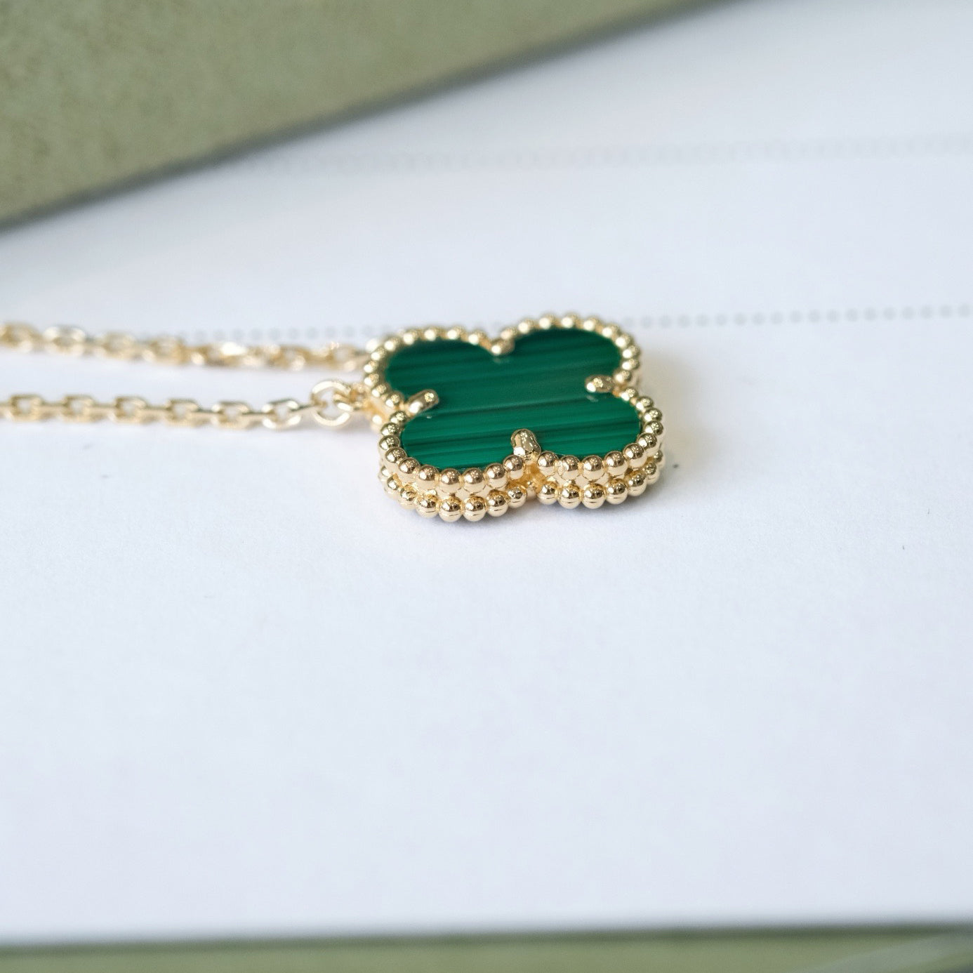 [Regalia jewelry]CLOVER 15MM MALACHITE SINGLE FLOWER  NECKLACE